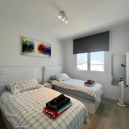 1 Bedroom Pool View In Lanzarote Appartement *
